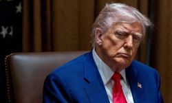 نيكولاس كريستوف: " حان الوقت لحماية أمريكا من رئيسها"